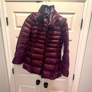Slim fit,mid-thigh length down puffer. Maroonish color w/black around neck.